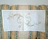 Napron/ Centru de masa Vintage din In cu broderie manuala florala- Lalele