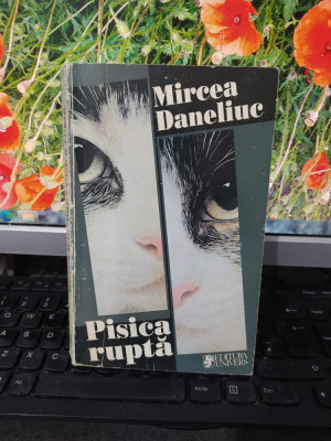 Mircea Daneliuc, Pisica ruptă, editura Univers, București 1997, 171 foto