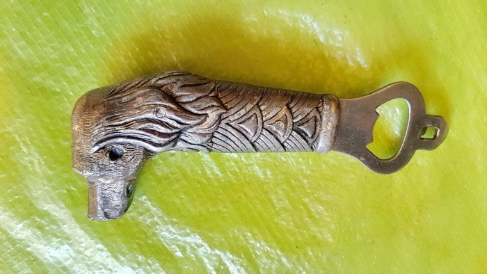 G608-Desfacator vechi Caine de vanatoare alama argintata stare buna, putina uzura in patina timpului. Lungime 16 cm, latime 7 cm, 160 grame