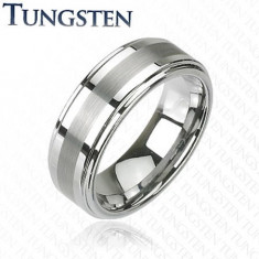 Inel din tungsten de nuanță gri &icirc;nchis lucios, cu tăietură pe mijloc, 8 mm - Marime inel: 69