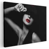 Tablou portret femeie cu buze rosii si palarie Tablou canvas pe panza CU RAMA 30x40 cm