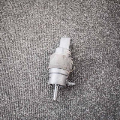 Motor rezervor lichid de parbriz AUDI A6 4G2, C7, 4GC 2013 OEM: 8K5955647 | 3702604 foto