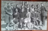 Fotografie tip carte postala, familia reunita, perioada razboiului
