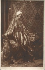 P2421N Femeie &icirc;n port popular rom&acirc;nesc, 1925, Burdujeni