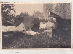 bnk foto - Copil cu jucarii - copil cu ursulet de plus - interbelica