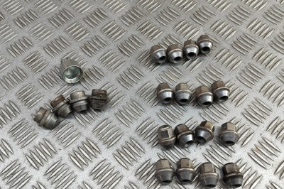Set prezoane roata FORD PUMA J2K, CF7 2022 OEM: 77FB-1711-AC | 31865433 foto