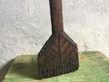 Darac vechi taranesc din lemn si metal realizat manual pentru prelucrat / scarmanat lana sau canepa prima jumatate a sec XX !