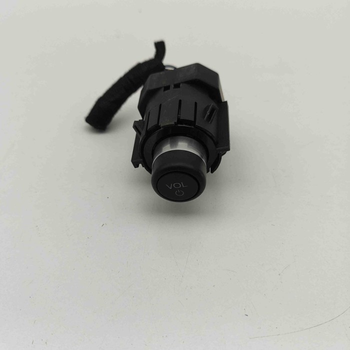 Buton player muzical FORD PUMA J2K, CF7 2024 OEM: R1TB-18K811-ACW | 31989228