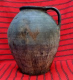 Vas (2) de 10 litri din lut negru de Marginea pentru ulei ceramica veche 100 ani