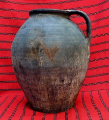 Vas (2) de 10 litri din lut negru de Marginea pentru ulei ceramica veche 100 ani