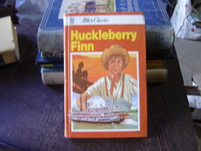 HUCKLEBERRY FINN - MARK TWAIN foto