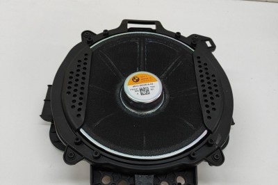 Subwoofer podea dreapta BMW X7 G07 2023 OEM: 2622516 | 31091042 foto