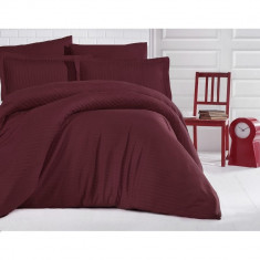 Lenjerie de pat pentru o persoana cu husa de perna dreptunghiulara, Elegance, damasc, dunga 1 cm 130 g/mp, Bordeaux, bumbac 100%