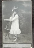 Fotografie pe carton, fetita cu palarie, 1913