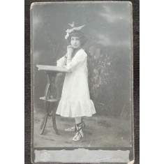 Fotografie pe carton, fetita cu palarie, 1913
