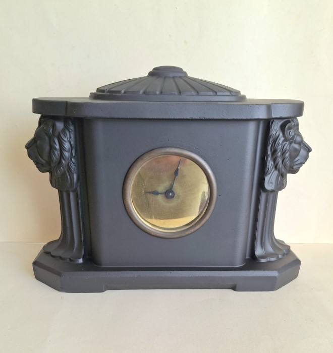 Ceas mecanic de semineu, nefunctional