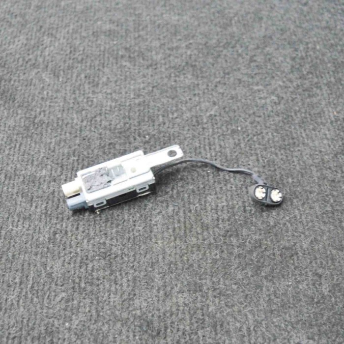 Amplificator de antena TESLA MODEL S 2014 OEM: 100479300D