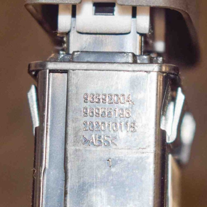 Comutator OPEL MOKKA / MOKKA X 2013 OEM: 9689200496955196 3349261