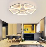 Cumpara ieftin Lustra LED 110W, 5 triunghiuri, telecomanda, aplicatie telefon, lumina rece/calda/neutra, intensitate reglabila