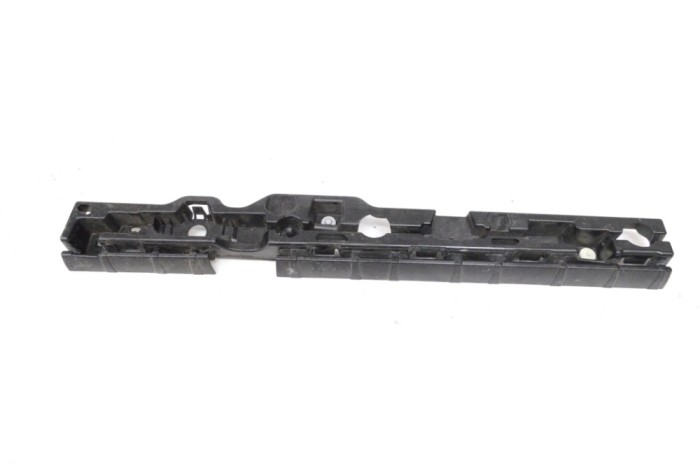 Suport prag lateral st&acirc;nga spate BMW 5 G30 2018 OEM: 7387345 17071017