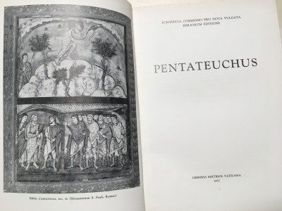 PENTATEUHUL/ PENTATEUCHUS- PRIMELE CINCI CARTI DIN BIBLIA VULGATA. VATICAN 1977 foto