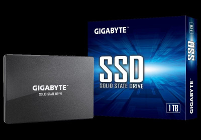 Ssd gigabyte 1 tb 2.5 internal ssd sata3 rata transfer r/w: 550/500 mb/s iops r/w: foto