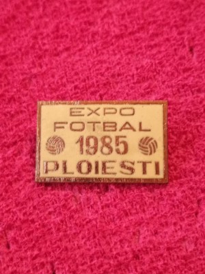 Insigna fotbal - &amp;quot;EXPO FOTBAL&amp;quot; PLOIESTI 1985 foto