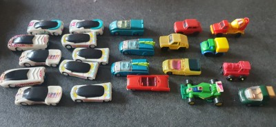 Set 22 masinute din plastic noi, nefolosite. Pretul este ptr tot setul foto