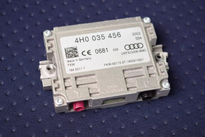 Amplificator de antena VW PASSAT Variant B8 3G5 2015 OEM: 4H0035456 2460019