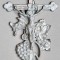 Crucifix vintage original turnat in fonta, ornamente viticole, vechime 80 ani