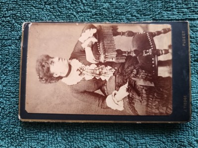 FOTOGRAFIE DE EPOCA anii 1880 , atelier TIEDGE -VIS A VIS HOTEL MURGULESCU ,PLOEST .Distinsa doamna . foto