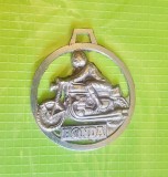 E172-I-Medalion HONDA VINTAGE METAL ALB-5 cm.