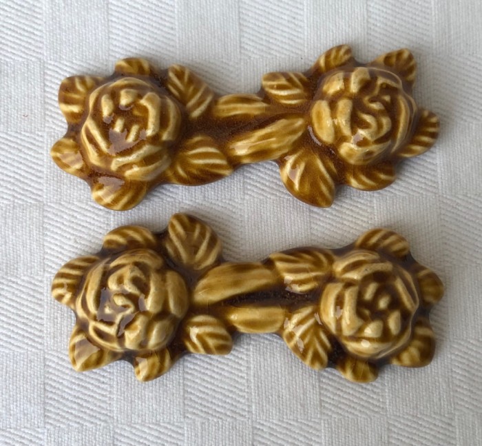 Doua suporturi din ceramica germana pentru tacamuri