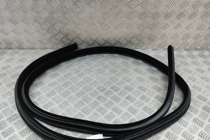 Garnitura ușă dreapta față LAND ROVER RANGE ROVER VELAR L560 2018 OEM: J8A2-20708-A | 27453139