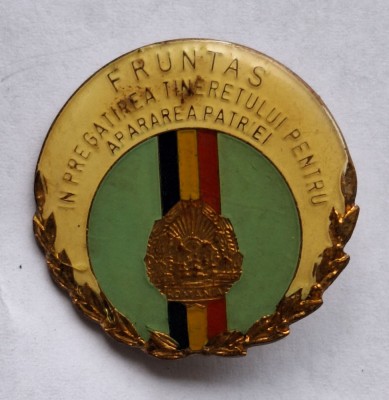 FRUNTAS in pregatirea tineretului pentru apararea patriei - insigna de Pionieri foto