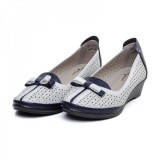 Cumpara ieftin Pantofi office albi peforati cu platforma, piele moale (cod 028735)