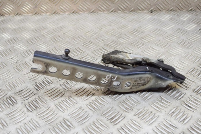 Balama capota dreapta față AUDI A8 D3 4E2, 4E8 2007 OEM: 4E0823302F 14733818