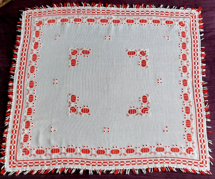 Fata de masa traditional romaneasca vintage, cusatura in punct / etamina 87x76cm