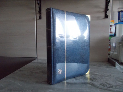 Clasor coperta moale albastru DE LUX 32 file/64 pagini negre banda PVC foto