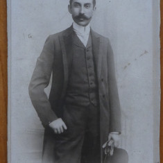 Foto pe carton gros ; Spirescu Bucuresti , 1904 , cu autograf G. Negulescu