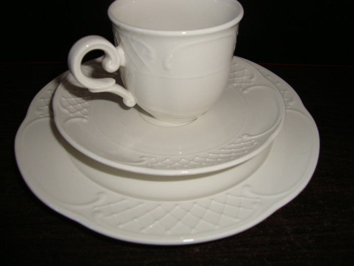 SET / SERVICIU MIC DEJUN CU MODEL IN RELIEF VILLEROY &amp; BOCH