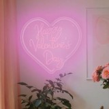 Lampă LED Neon &icirc;n Formă de Inimă, Roz, cu Mesajul Happy Valentine&rsquo;s Day, 37x35cm, CMCLASS