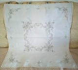 Fata de masa Vintage din bumbac cu broderie pe fir tip grila si broderie florala, manuala- Bej