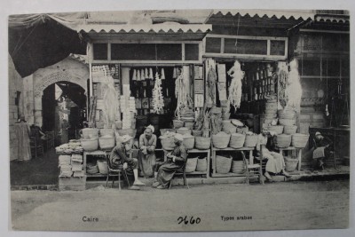 CAIRO , NEGUSTORI ARABI IN FATA PRAVALIEI , CARTE POSTALA , INTERBELICA foto