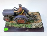 Statueta decor - Plugar cu tractor