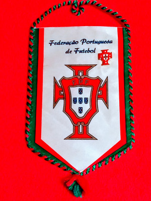 Fanion + insigna fotbal - Federatia de Fotbal din PORTUGALIA foto