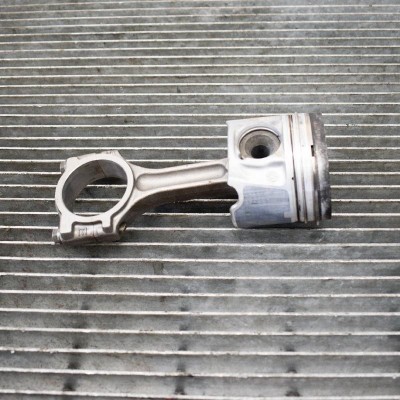 Piston OPEL VIVARO Combi 2015 OEM: 9551784995517816 4050350 foto