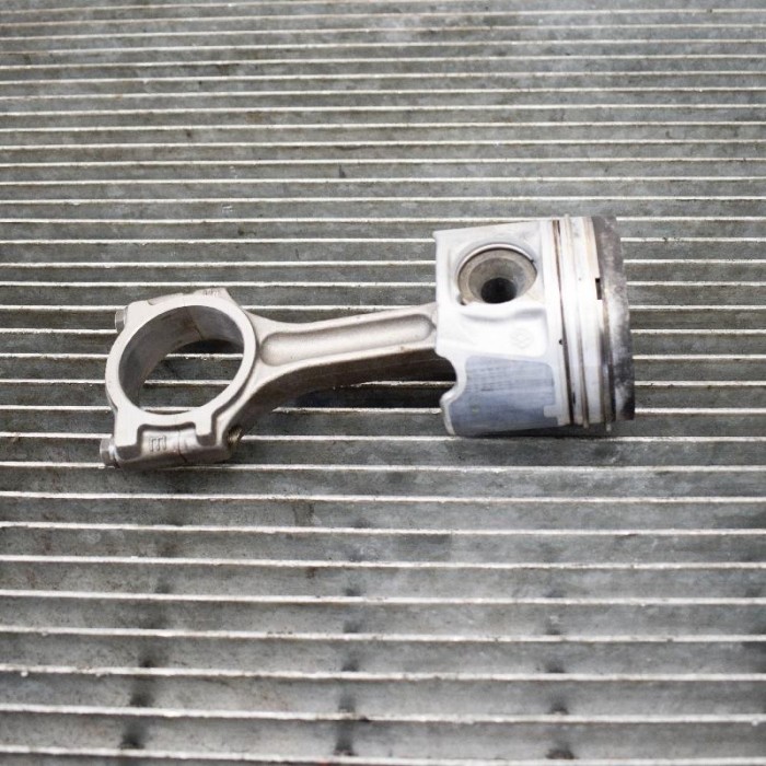 Piston OPEL VIVARO Combi 2015 OEM: 9551784995517816 4050350