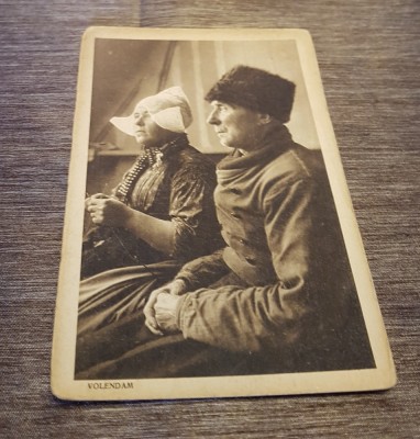 Cuplu Olandez &amp;icirc;n Costume Tradiționale foto