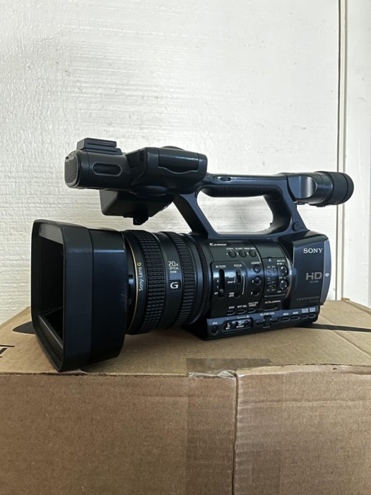 Sony AX2000 camera profesionala